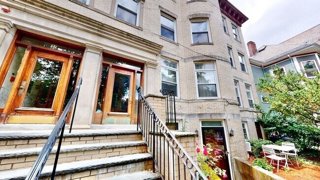 Foto del edificio - 37 University Rd
