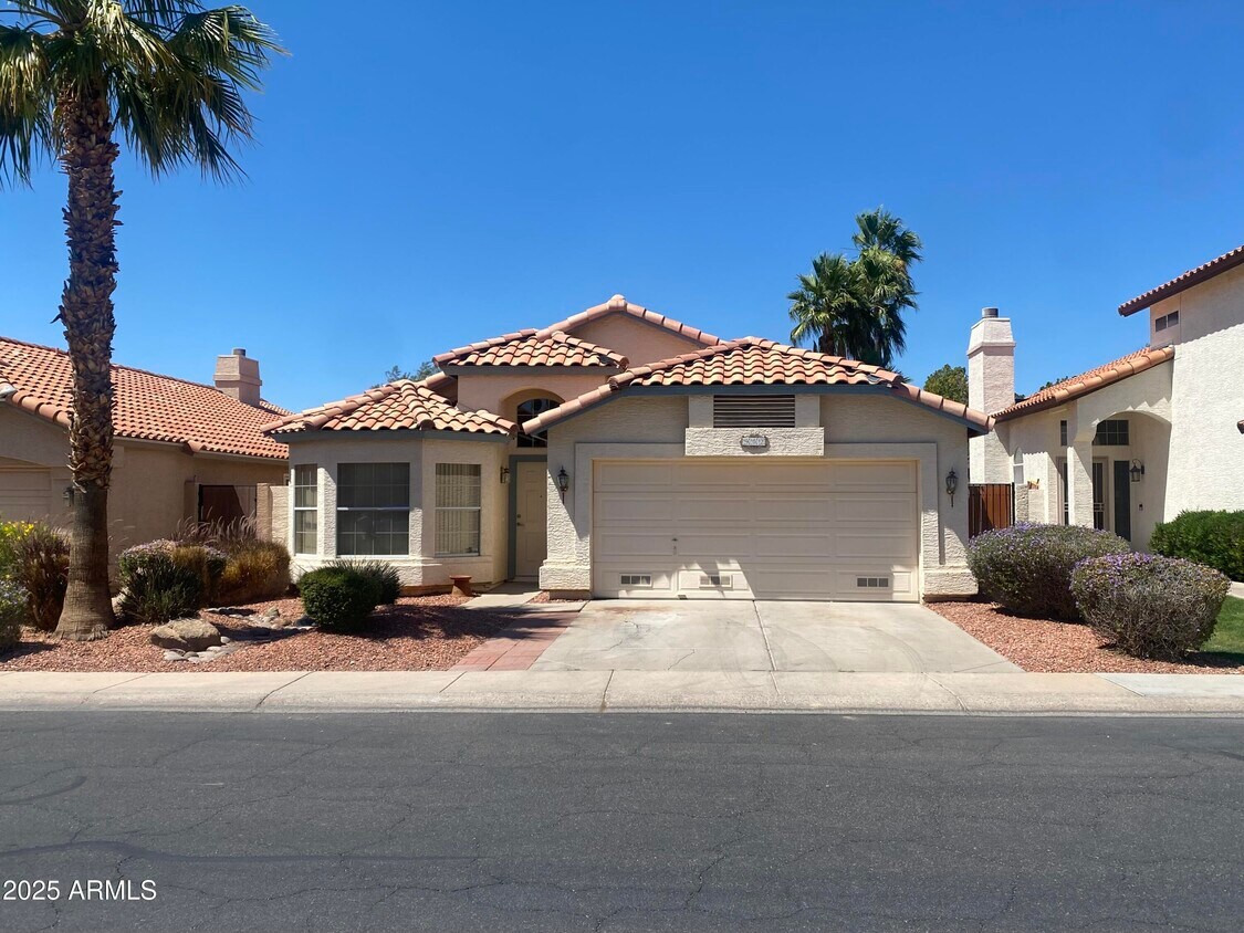 Primary Photo - 902 W Sun Coast Dr