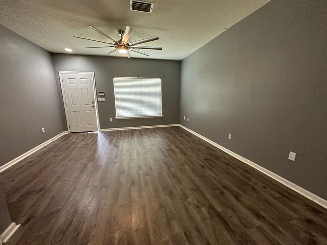 Foto del edificio - Adorable Townhome in Prime Location!