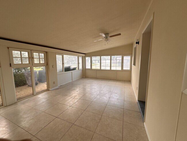 Foto del edificio - 2433 Boyd Ave