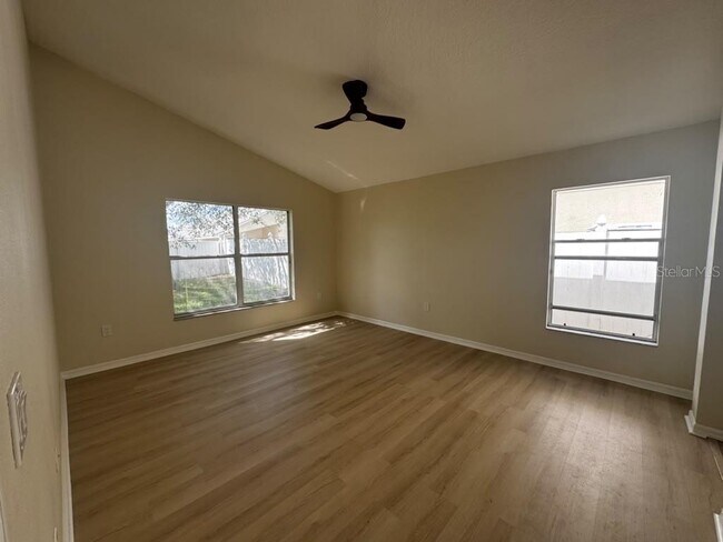 Foto del edificio - 185 Thornbury Dr