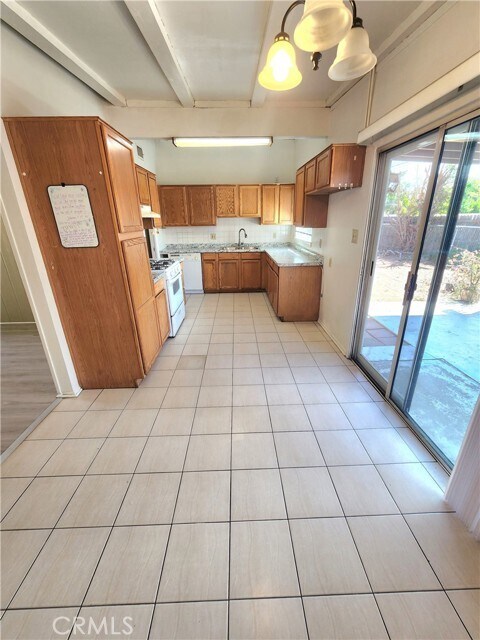 Foto del edificio - 1350 E Hawthorne St