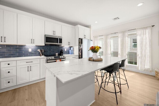Building Photo - 810 S Audubon Pl Ave