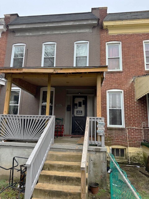 Building Photo - 2843 W Garrison Ave