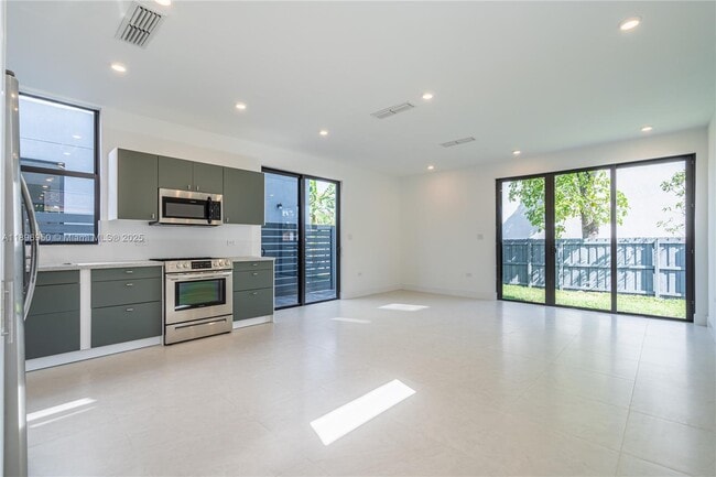 Foto del edificio - 2909 SW 27th Terrace