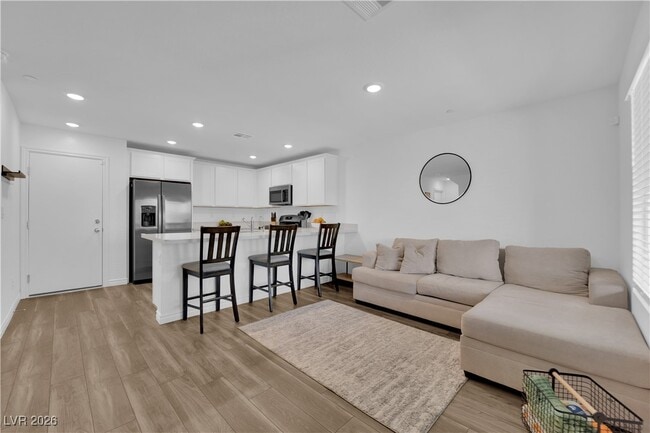 Foto del edificio - 6200 Foxes Dl St