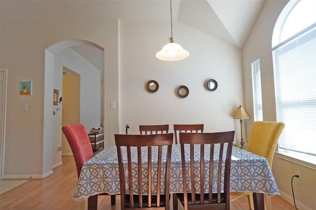 Building Photo - 25115 Clover Ranch Dr