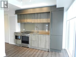 Building Photo - 448 Burnhamthorpe Rd W