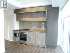 Building Photo - 448 Burnhamthorpe Rd W