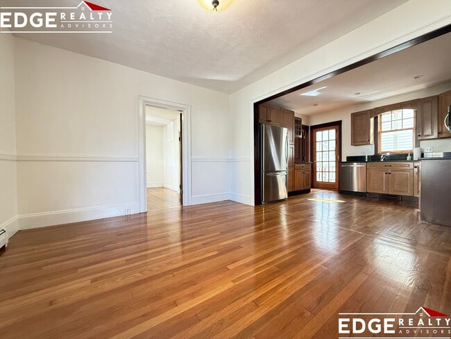 Building Photo - 22 Saybrook St