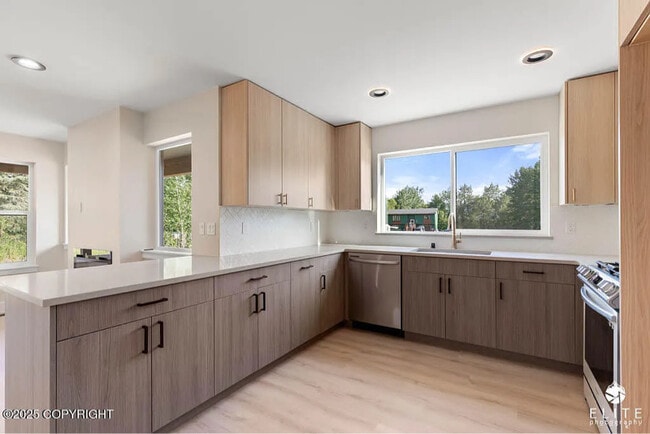 Building Photo - 1401 Holland Ave