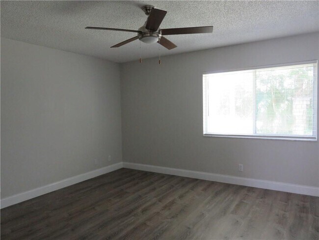 Building Photo - 9764 Kamena Cir