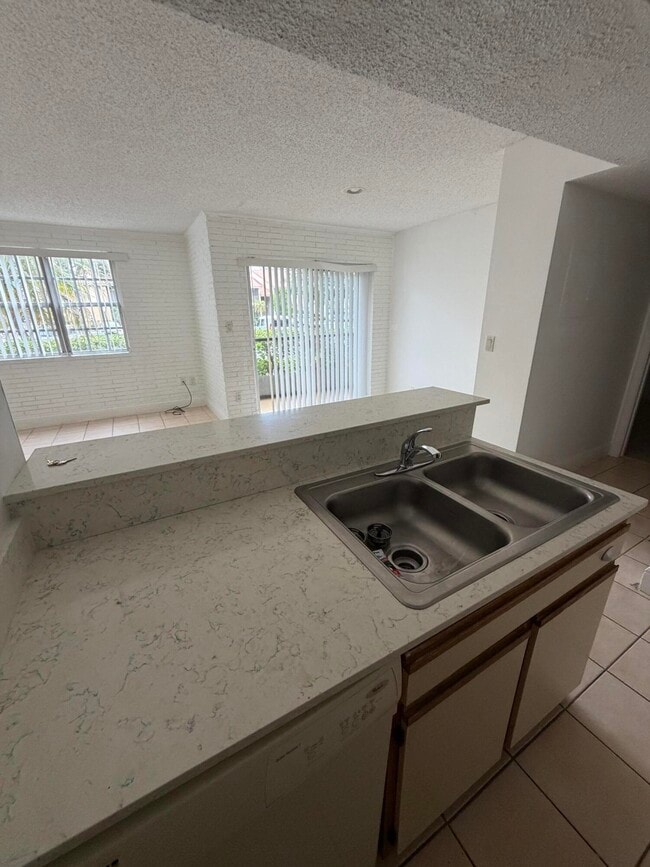 Building Photo - 1285 SW 46th Ave