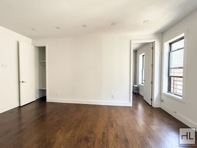 Foto del edificio - EASTERN PARKWAY / Spacious 1-Bedroom 1-Bat...