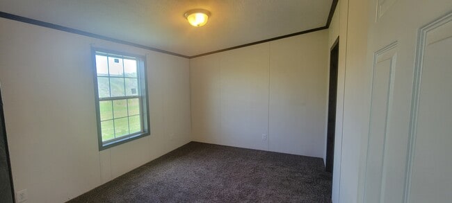 Building Photo - 1074B Horseback Rd