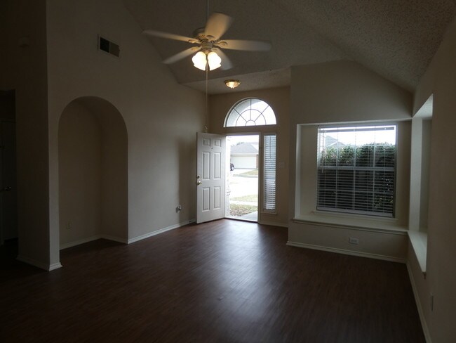 Building Photo - 613 Crystal Brook Dr