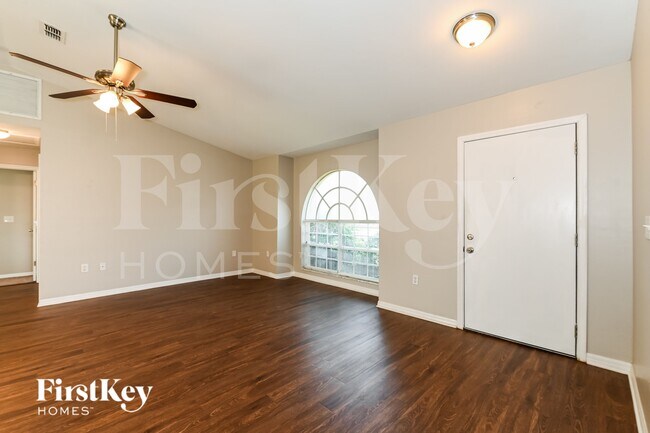 Foto del edificio - 18557 Wisteria Rd