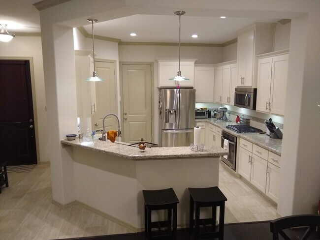 Kitchen features granite counter tops and stainless steel appliances - 2113 Crockett St