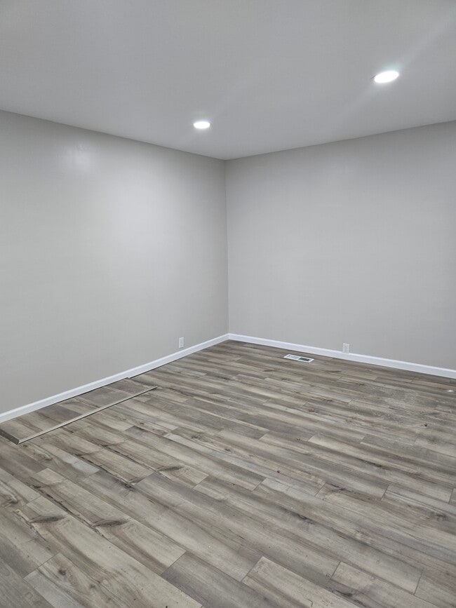 Building Photo - 207 Hidell Rd