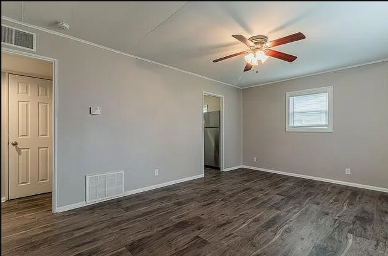 Foto del edificio - 1401 Laurel Dr