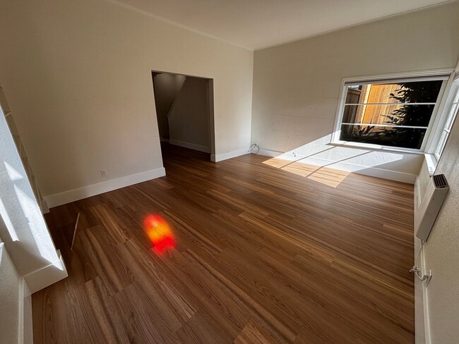 Building Photo - Charming duplex-style house in the heart of Green Lake and Tangletown