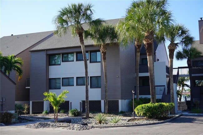 Building Photo - 534 Pinellas Bayway S