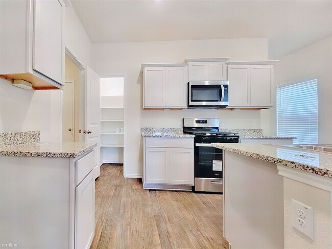 Building Photo - 4 br, 2.5 bath House - 419 Sickle Loop