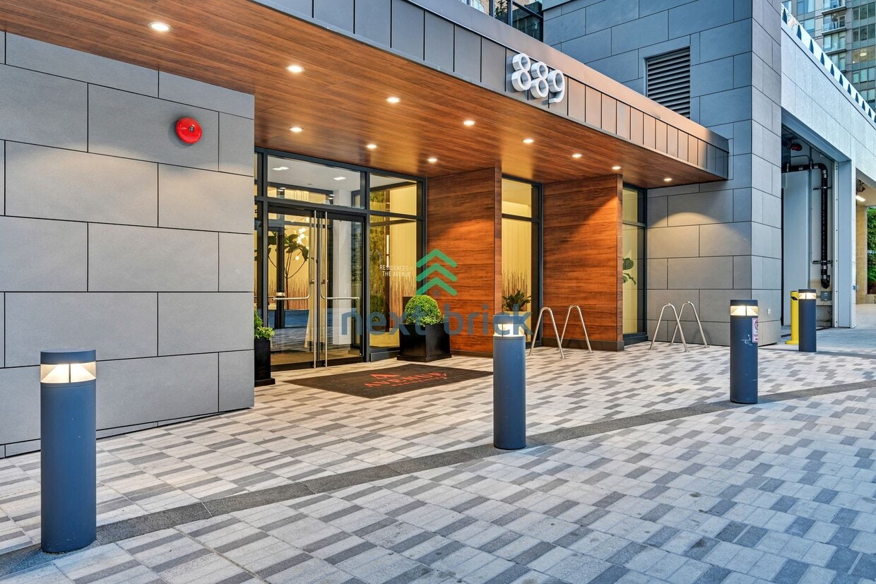 Foto principal - Downtown Bellevue Luxury 1B1B – Available ...