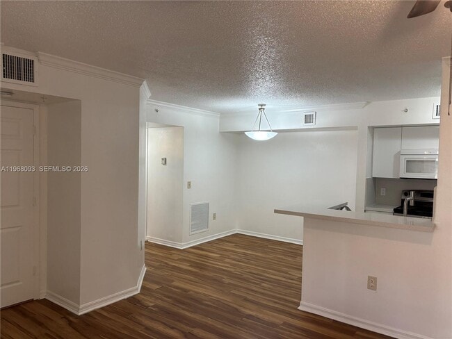 Building Photo - 2433 Centergate Dr