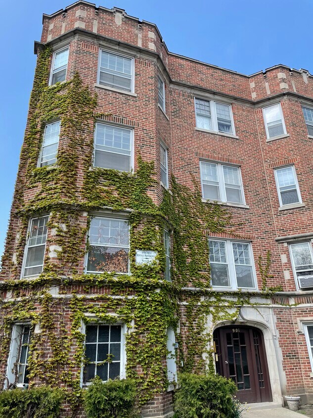 Primary Photo - 828 Elmwood Ave