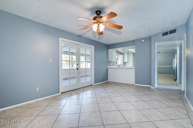 Foto del edificio - 2138 E Fremont Dr