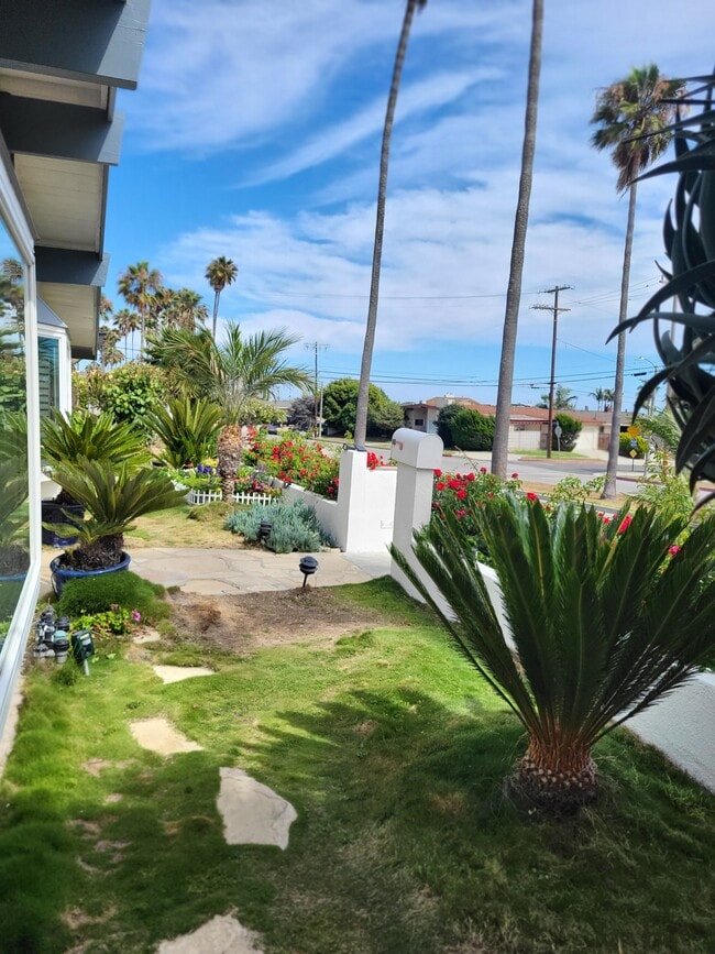 Building Photo - 2206 W Paseo del Mar