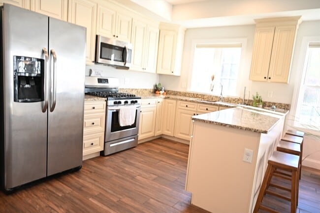 Building Photo - 17 Hamel Way