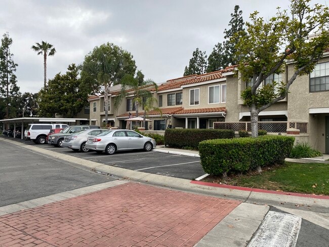 +1 assigned parking space - 8167 Vineyard Ave