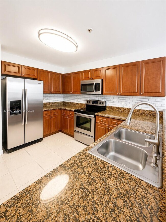Foto del edificio - 11002 NW 83rd St