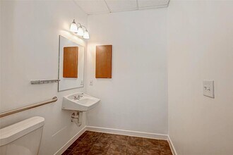 Building Photo - 9788 Clarewood Dr