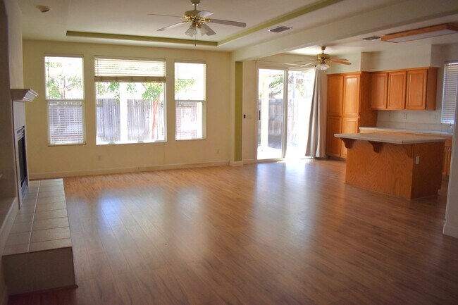 Foto del edificio - Resident Benefit Package Property