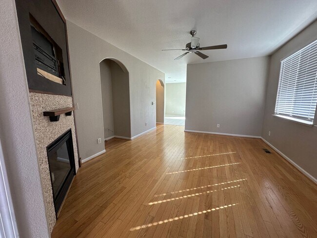 Foto del edificio - 2102 Red Blossom Ct