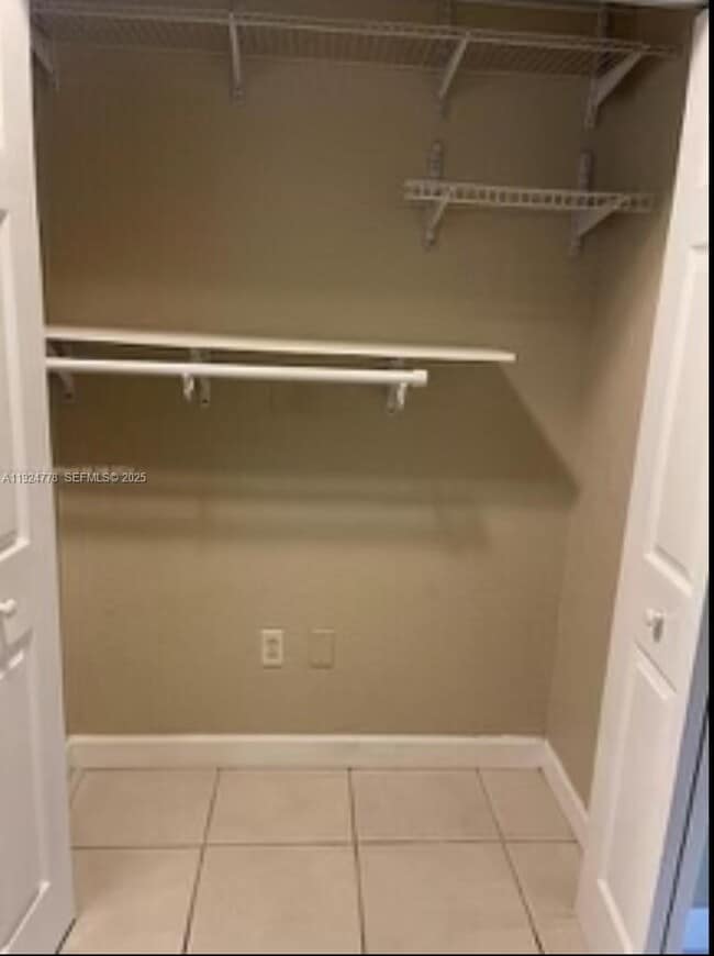 Building Photo - 9751 Wayne Ave