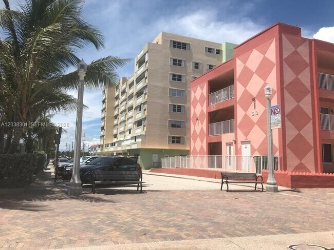 Foto del edificio - 320 S Surf Rd