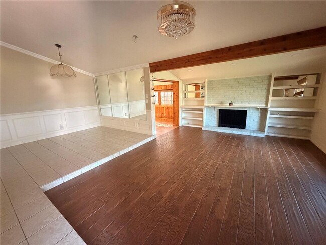 Building Photo - 3709 Pinewood St