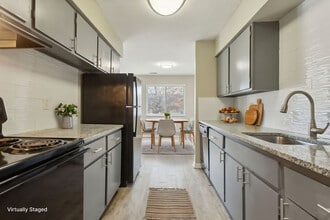 Building Photo - Applewood At The Cove Apartments