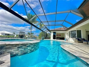 Building Photo - 2544 SW 28th Pl