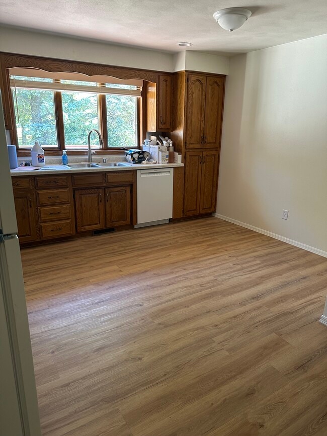 Kitchen - N420 Kilsdonk Ct