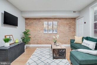 Building Photo - 1255 Raum St NE