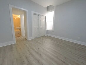 Building Photo - 518 7th St