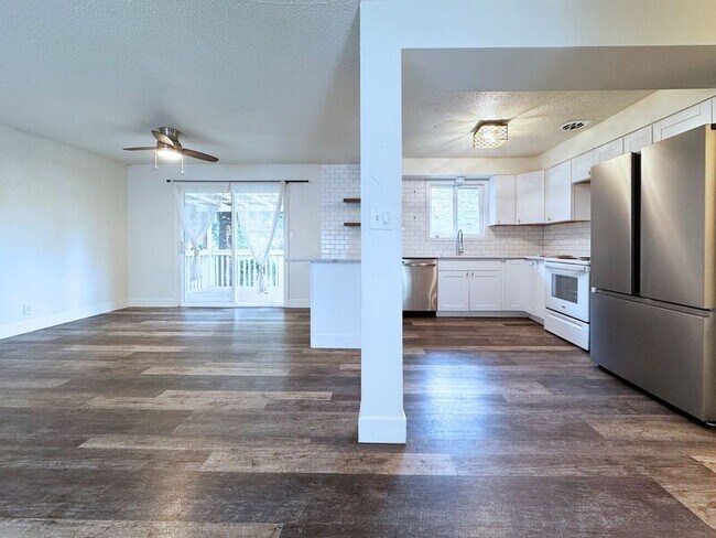 Building Photo - 725 Mimosa Ave