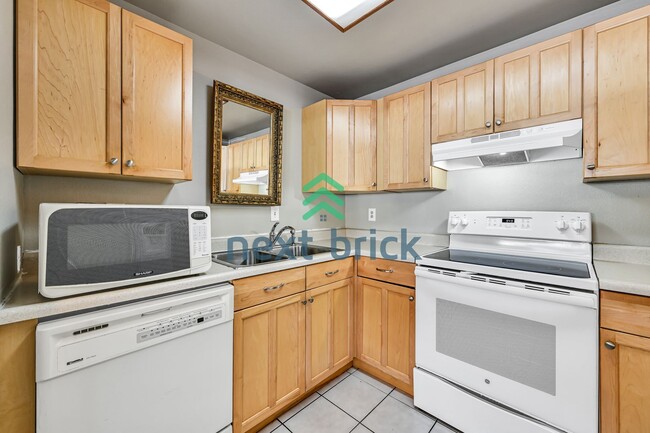 Building Photo - Beautiful Private Condo for Rent Available...