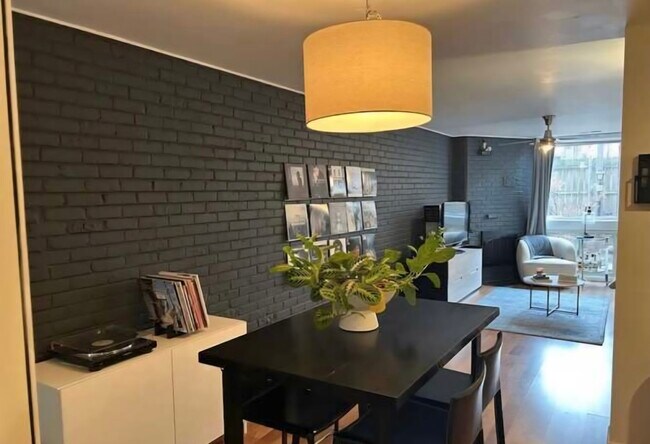Foto del edificio - 639 W Wellington Ave
