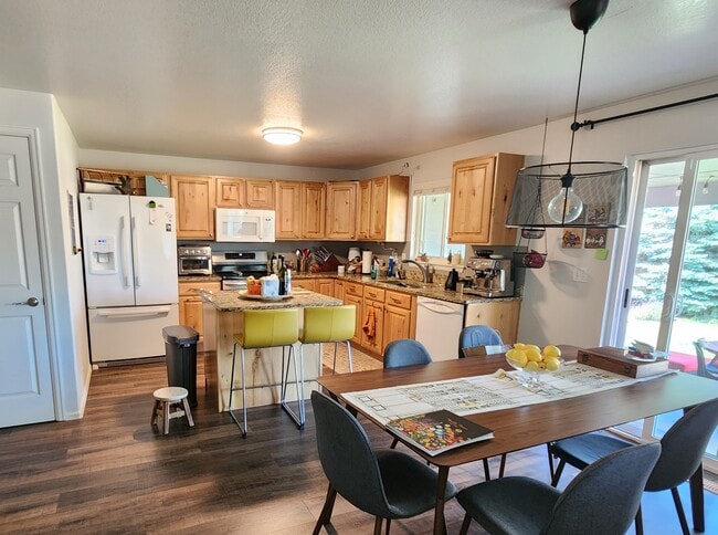 Building Photo - 564 Branding Iron Ln